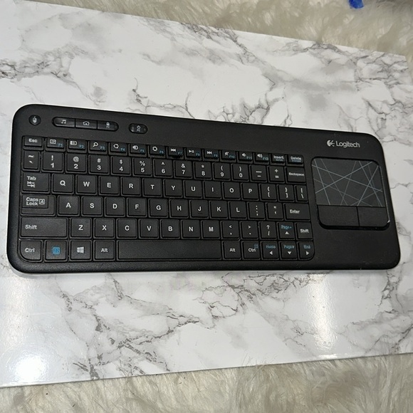 Logitech Black Wireless K400R USB compact Keyboard, 3.5 inch Integrated Touchpad - Picture 6 of 11